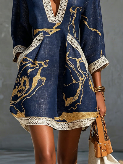 Cosette | Robe Mini en Dentelle Crochetée Bleu Marine à Motifs Dorés et Décolleté en V